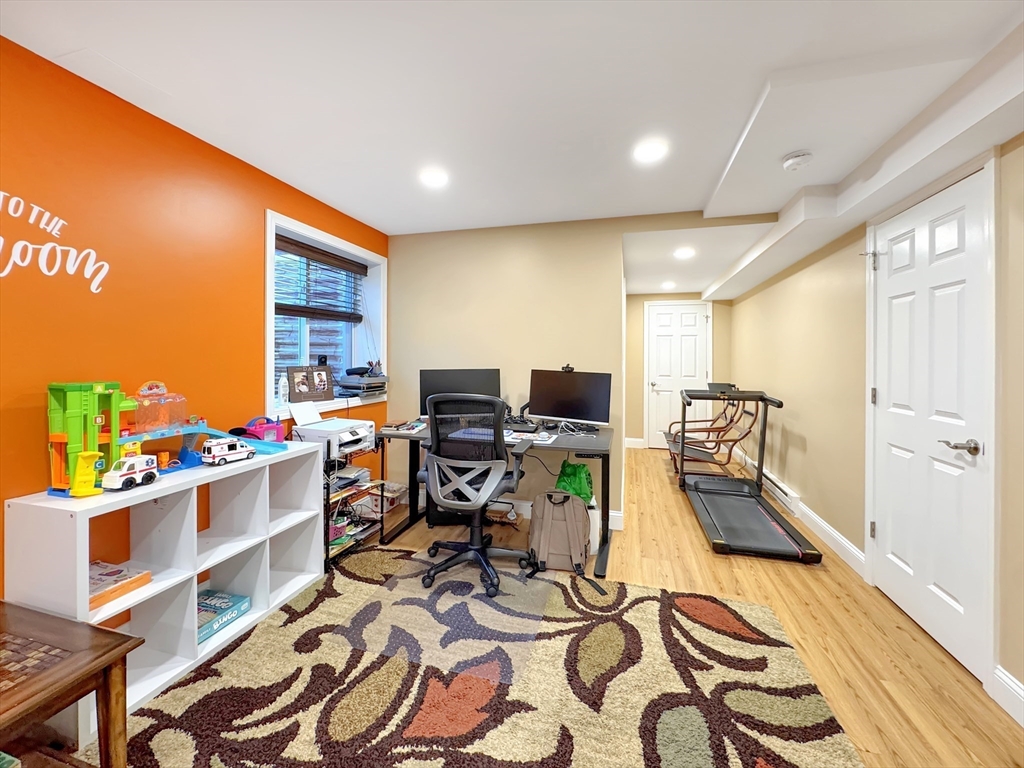 17 Garvey Rd, Woburn