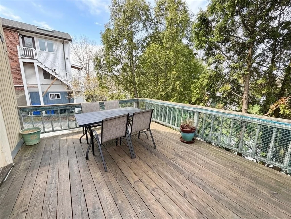 9 Reservoir Rd, Chestnut Hill