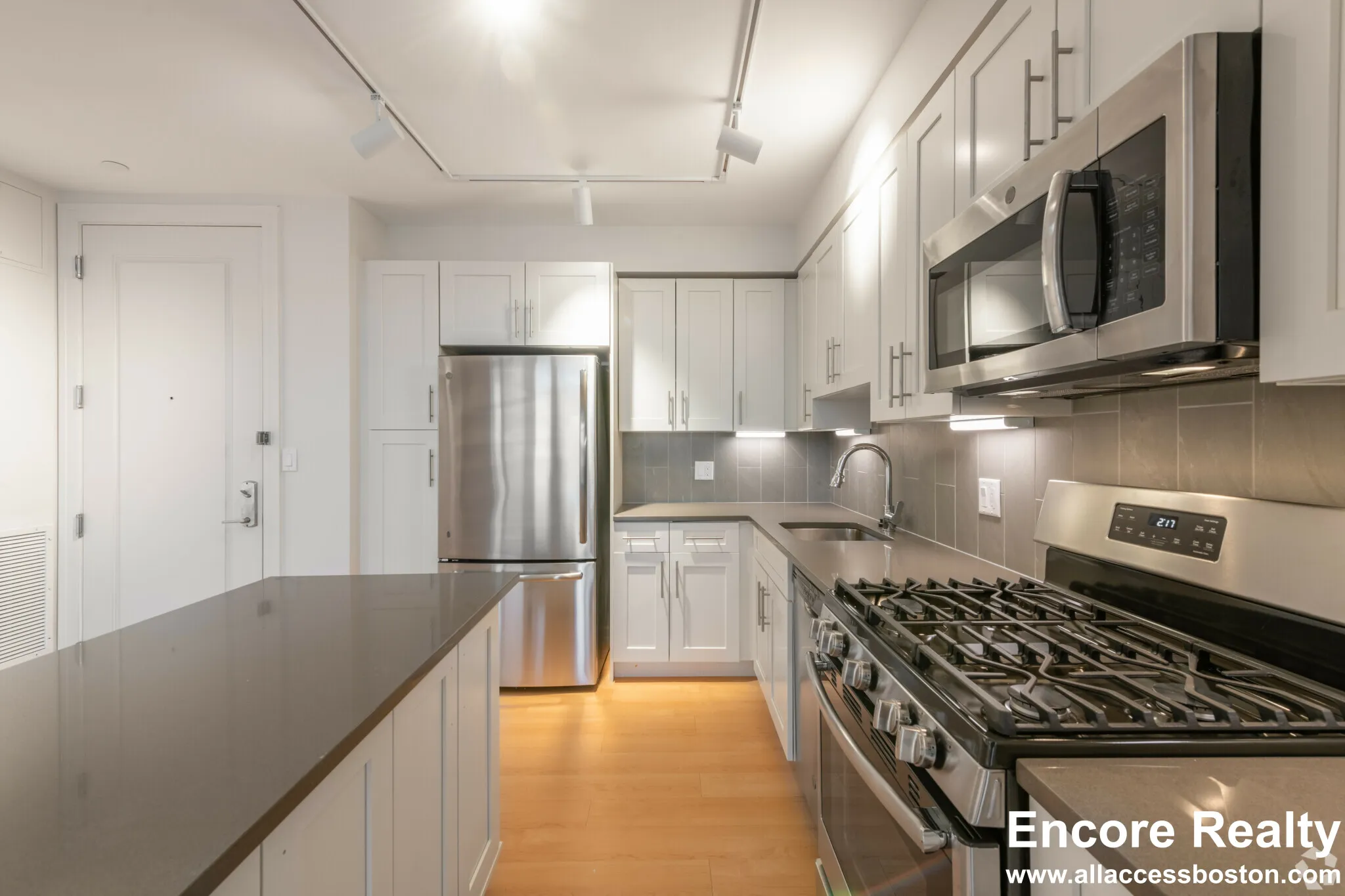 77 New St, Neighborhood Nine