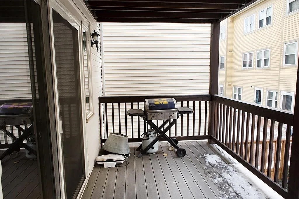 159 W 6th St, South Boston