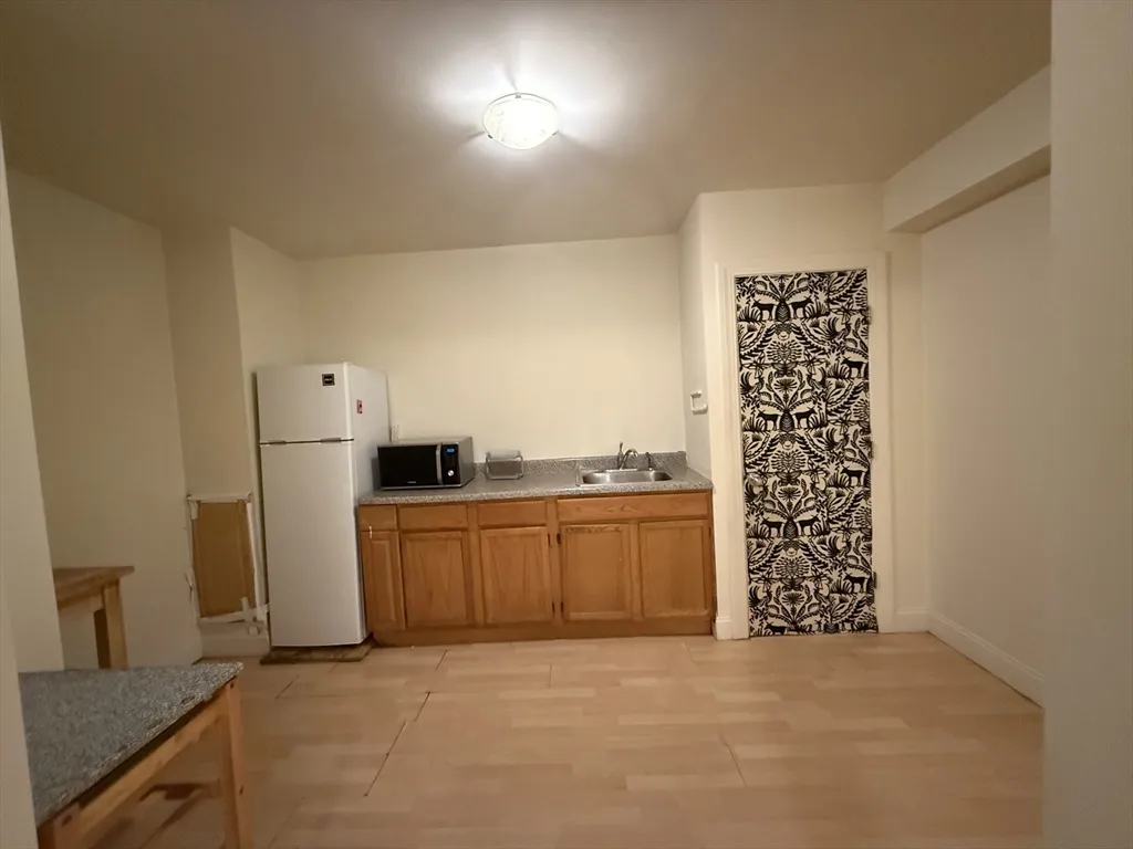 731 Cambridge St, Oak Square