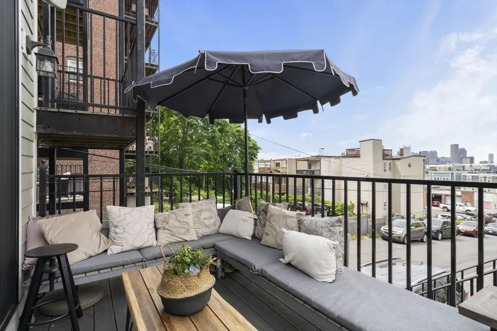 532 East Broadway, South Boston