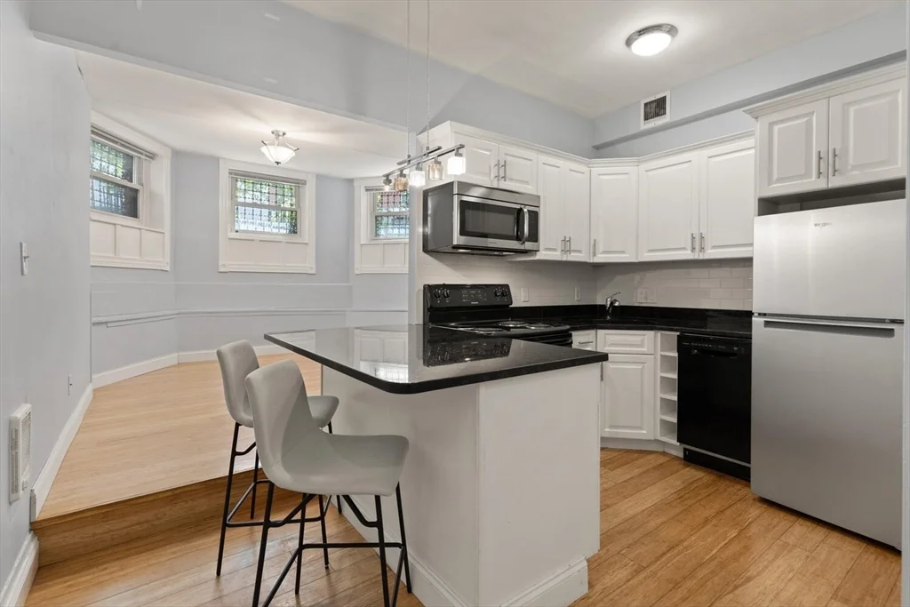 35 Bay State Rd, Back Bay