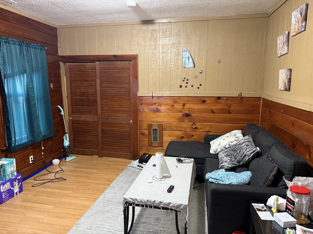 9 Whitcomb St, Webster