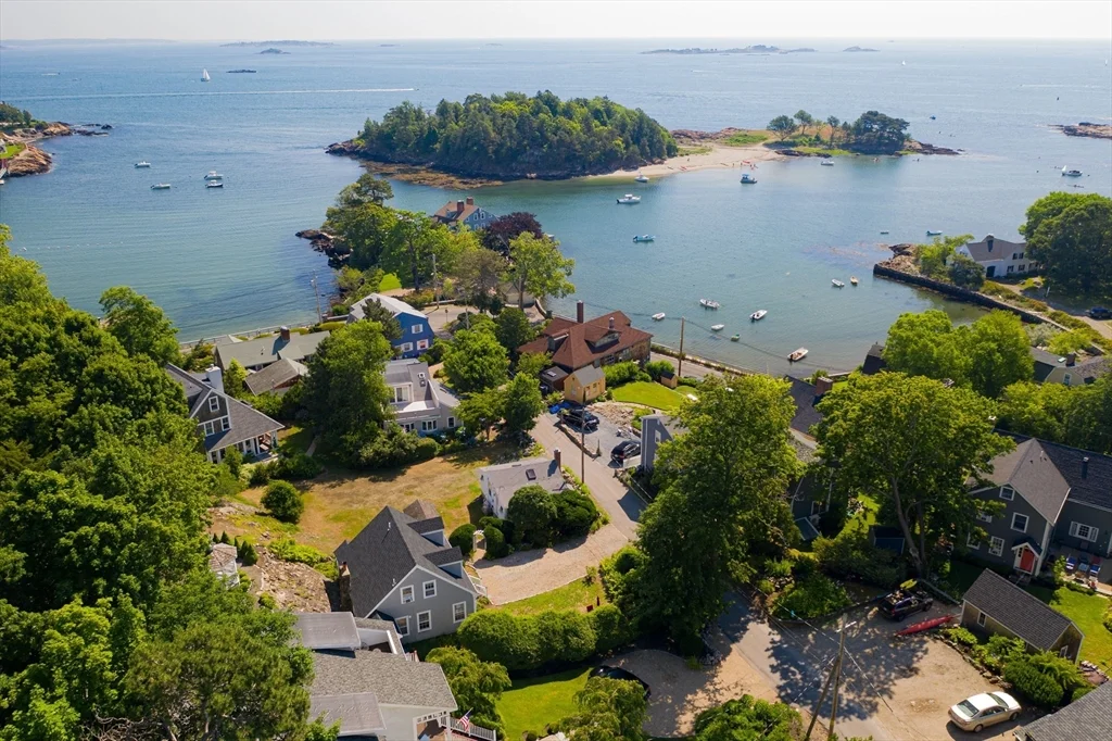 11 Gingerbread Hill, Marblehead