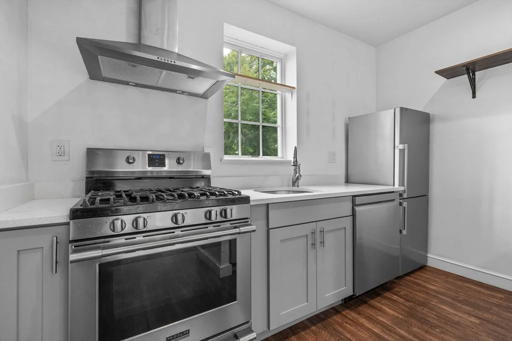 103-105 Broadway, Chelsea