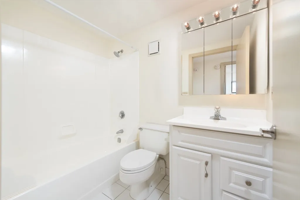 108 Peterborough St, Fenway