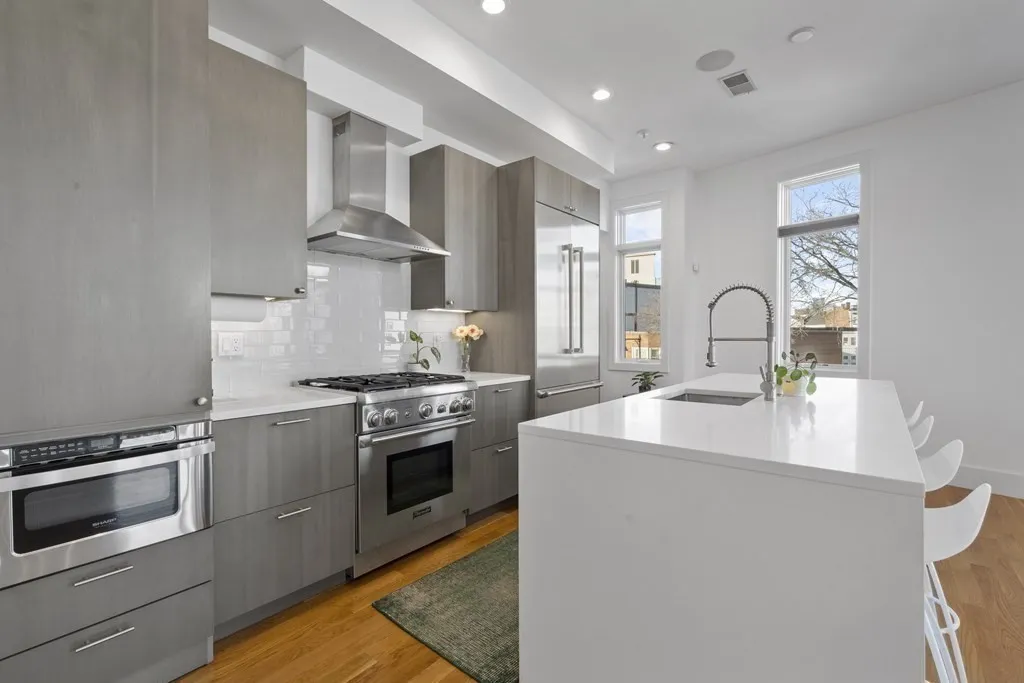 5 Mohawk St, South Boston