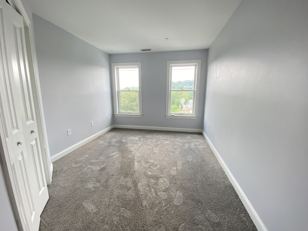 327 Centre St, Jamaica Plain