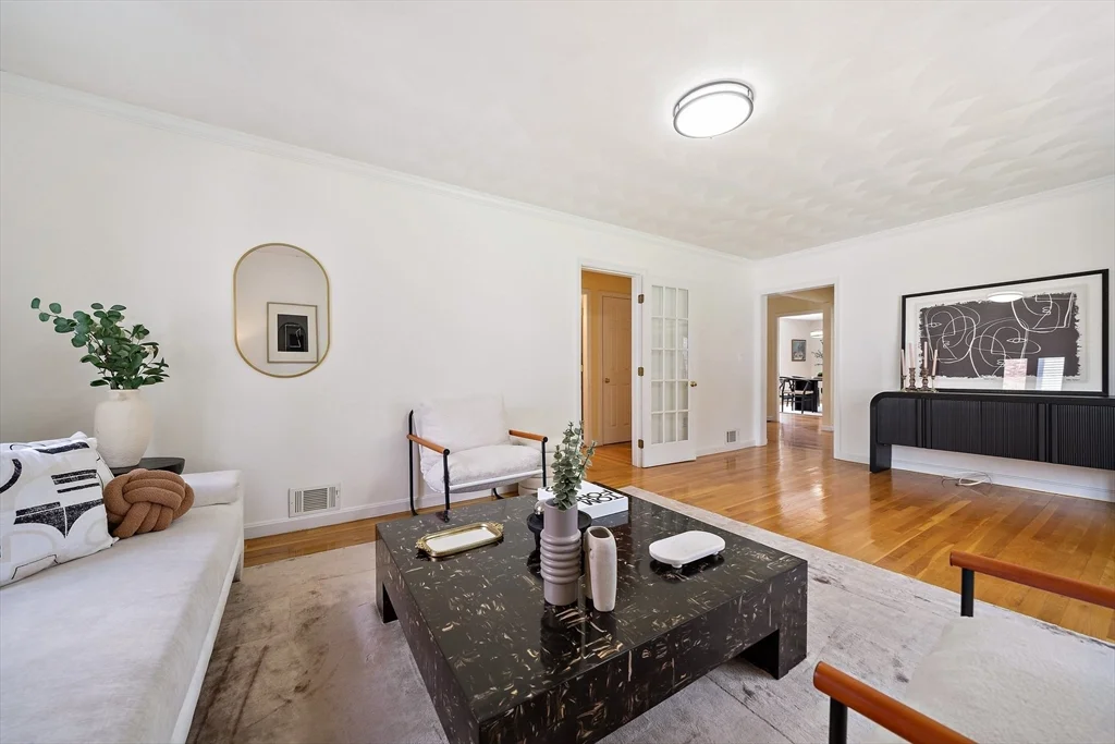 28 Mansfield Rd, Wellesley