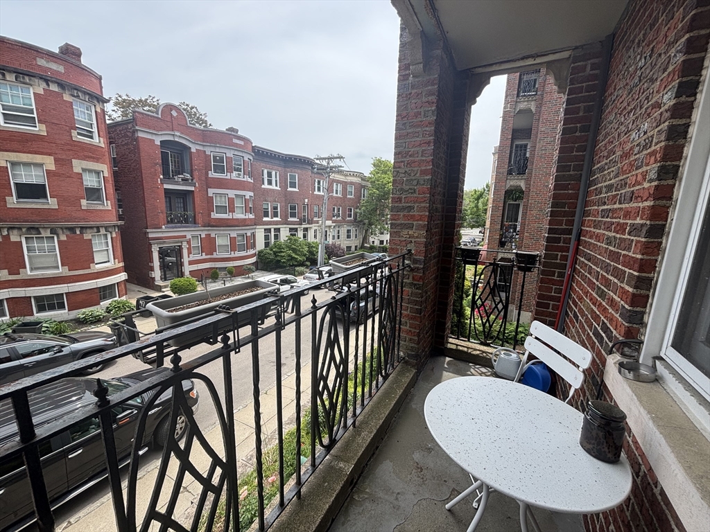 52 Strathmore, Brighton