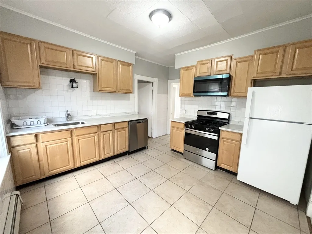 14 Belknap St, West Somerville