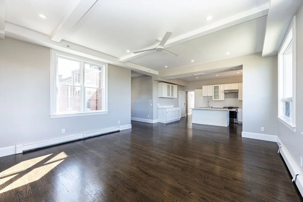 85 Regent St, Roxbury