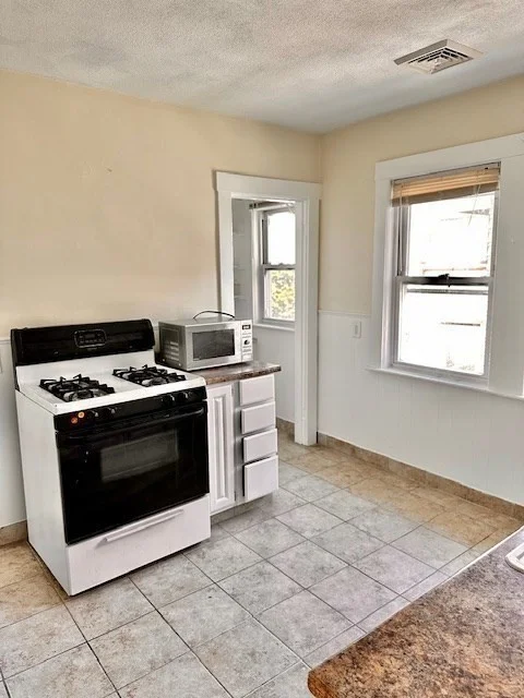 53 Fairfax St, West Somerville