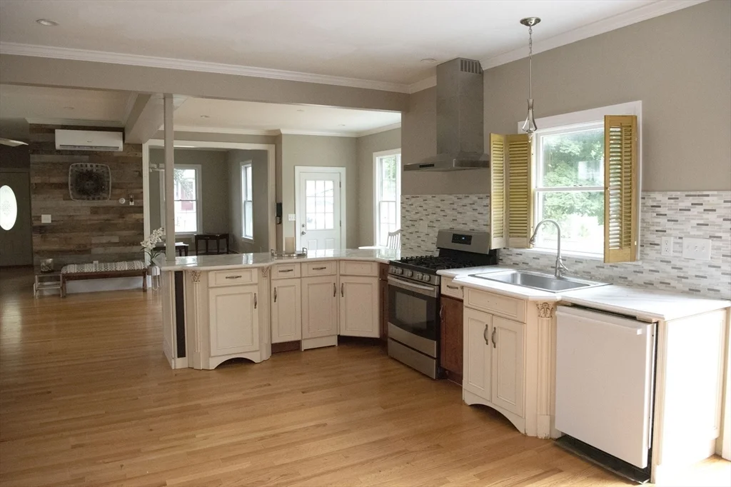 134 Methuen St, Lowell