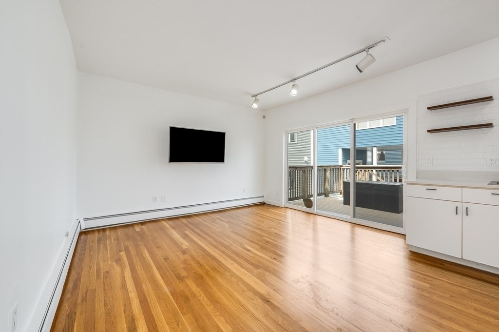 402 East 7th St, South Boston