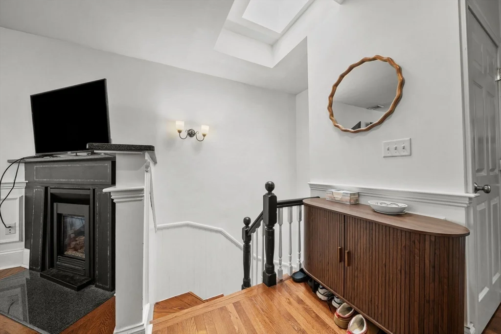 293 W Second St, South Boston