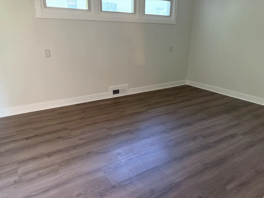 28 Crestview Dr, Westborough