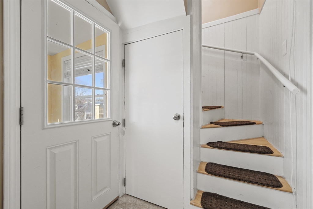 4 Champlain Rd, Salem