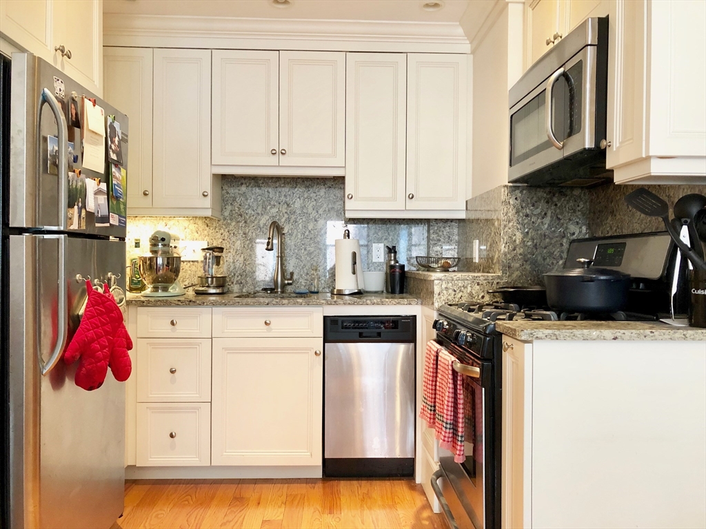 247 Newbury St, Back Bay