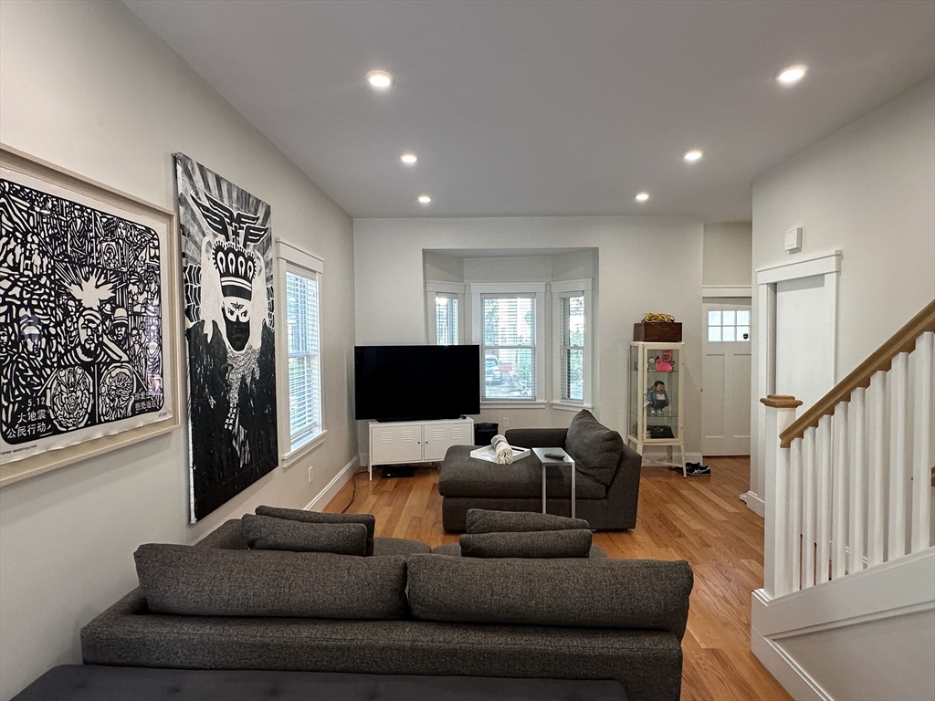 47 Wallace St, Tufts