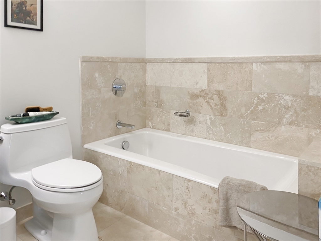 1 Franklin St, Midtown