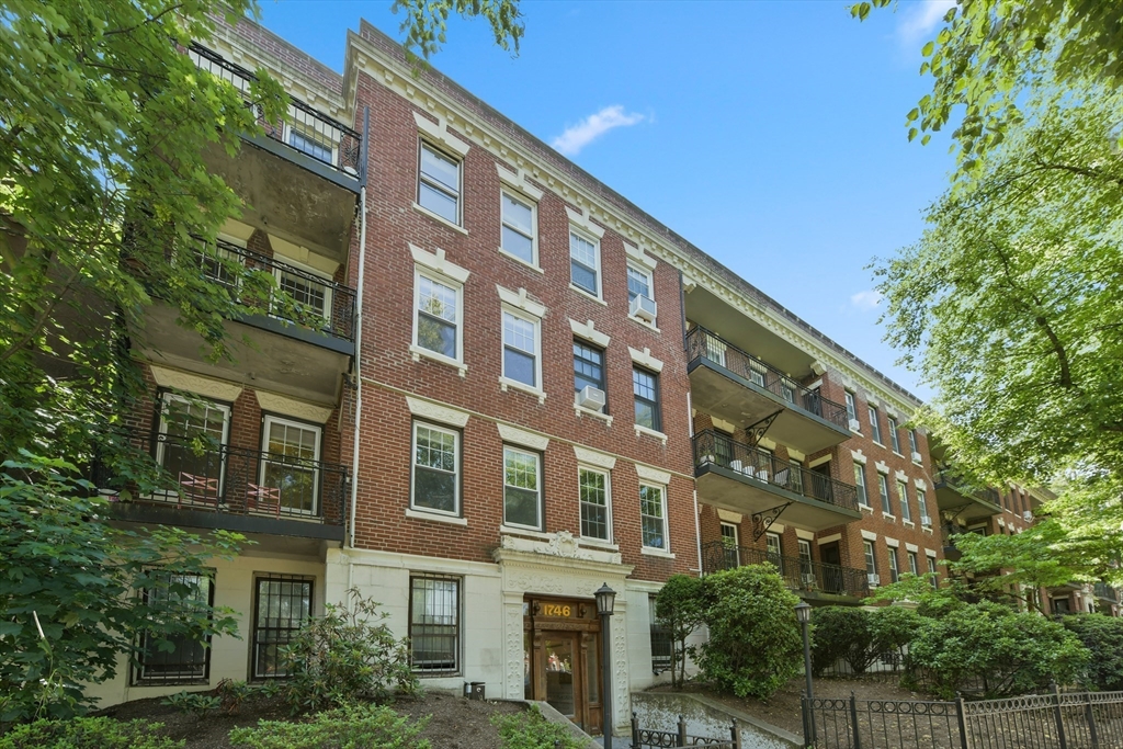 1746 Commonwealth Ave, Brighton