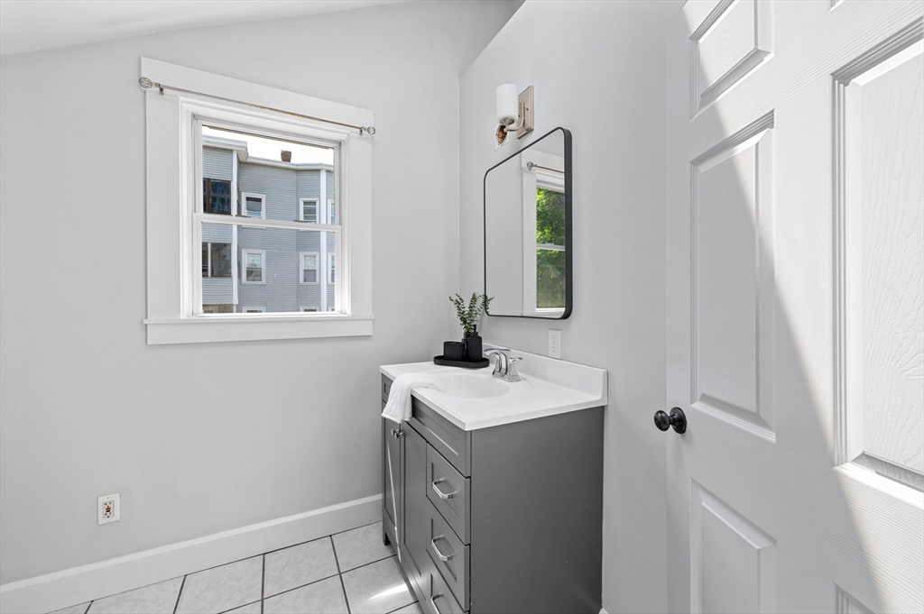 8 Beekman St, Fitchburg