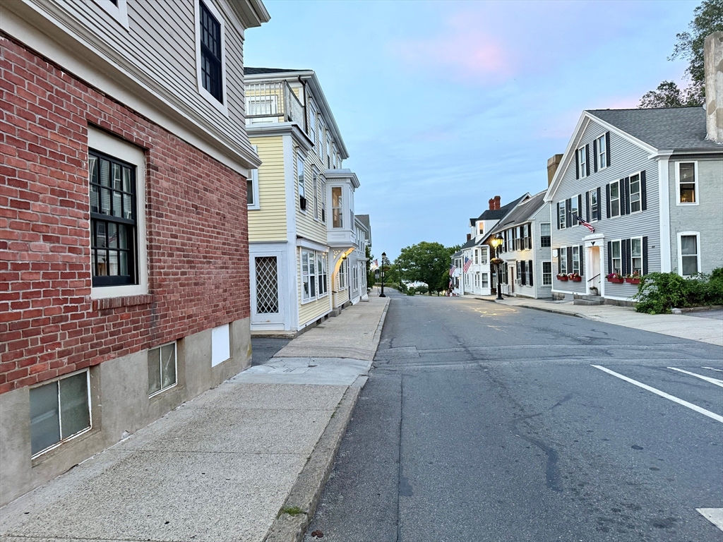 10 Leyden St, Downtown