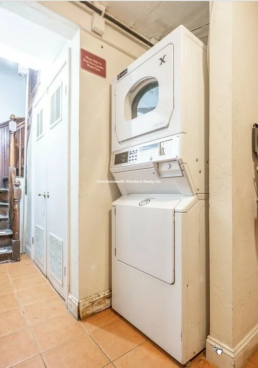 94 Pleasant St, North Brookline