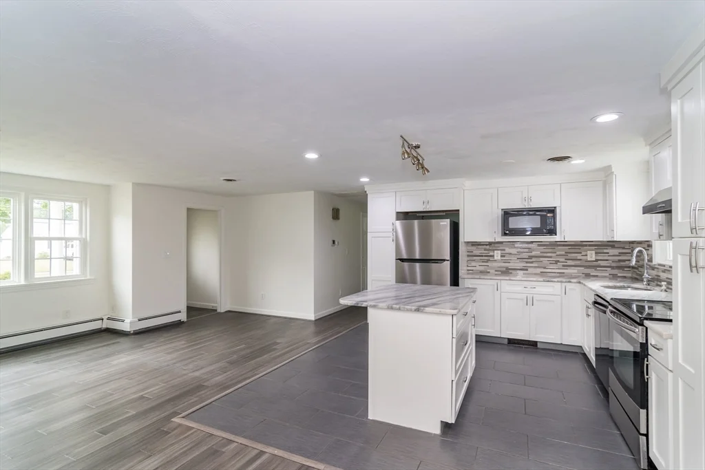 22 Wethersfield Rd, Natick