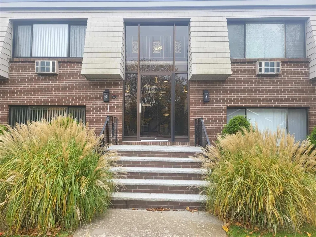 1 Hallmark Gardens, Burlington