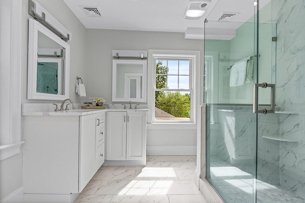 83 Hawthorn St, Nonantum