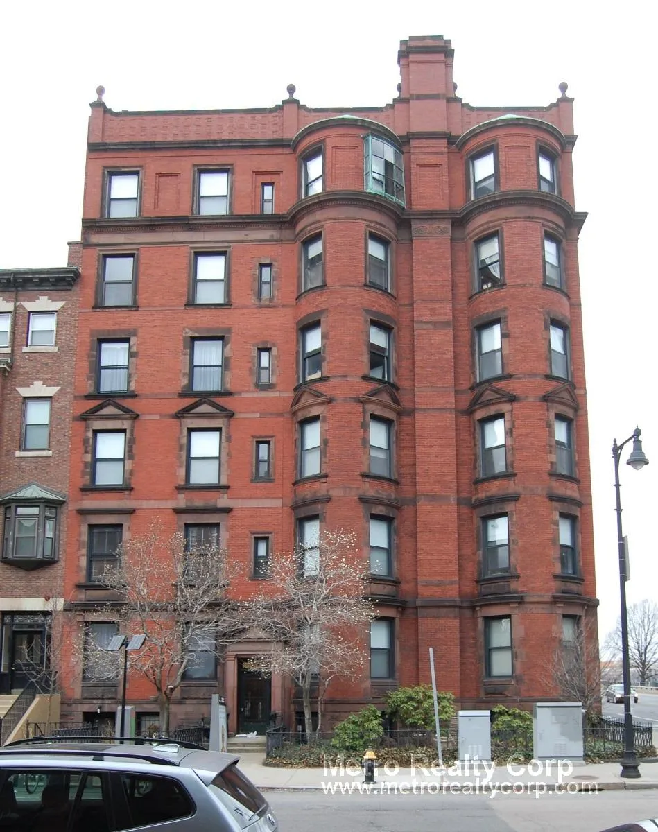 504 Beacon St, Fenway