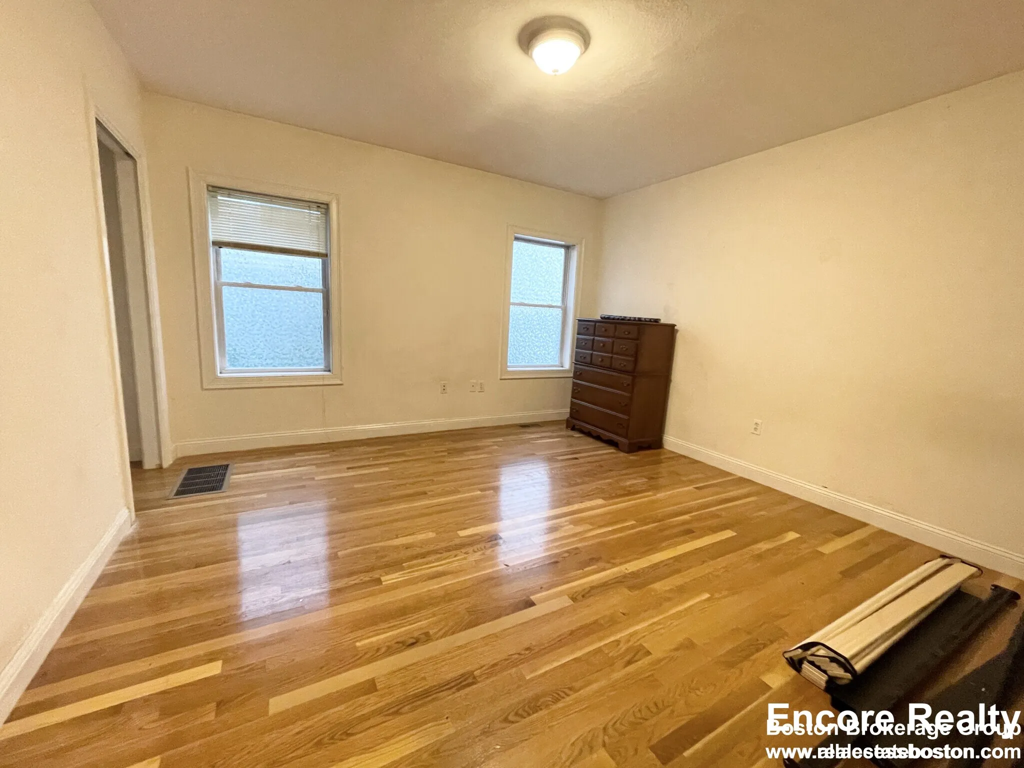 128 Hillside St, Mission Hill