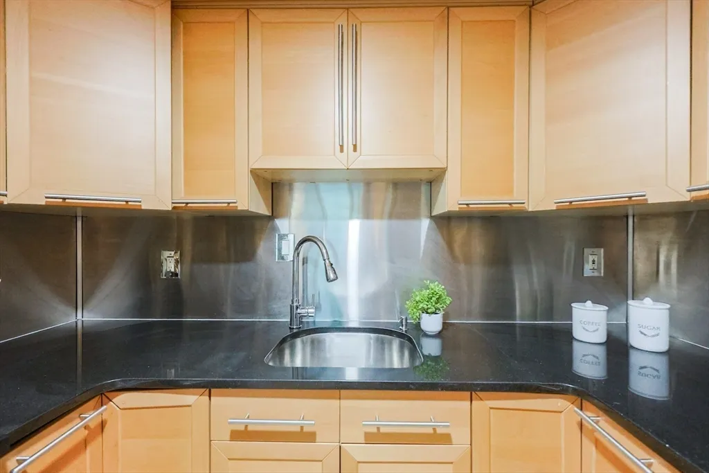 10 Rogers St, East Cambridge