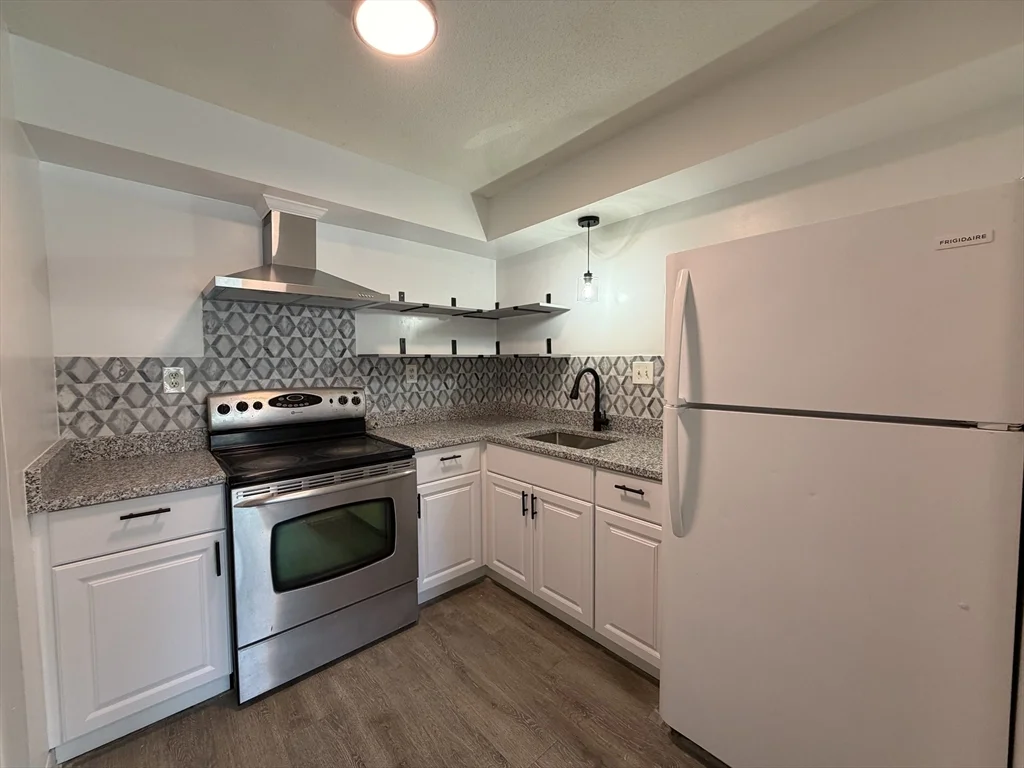 158-162 Water, Lawrence