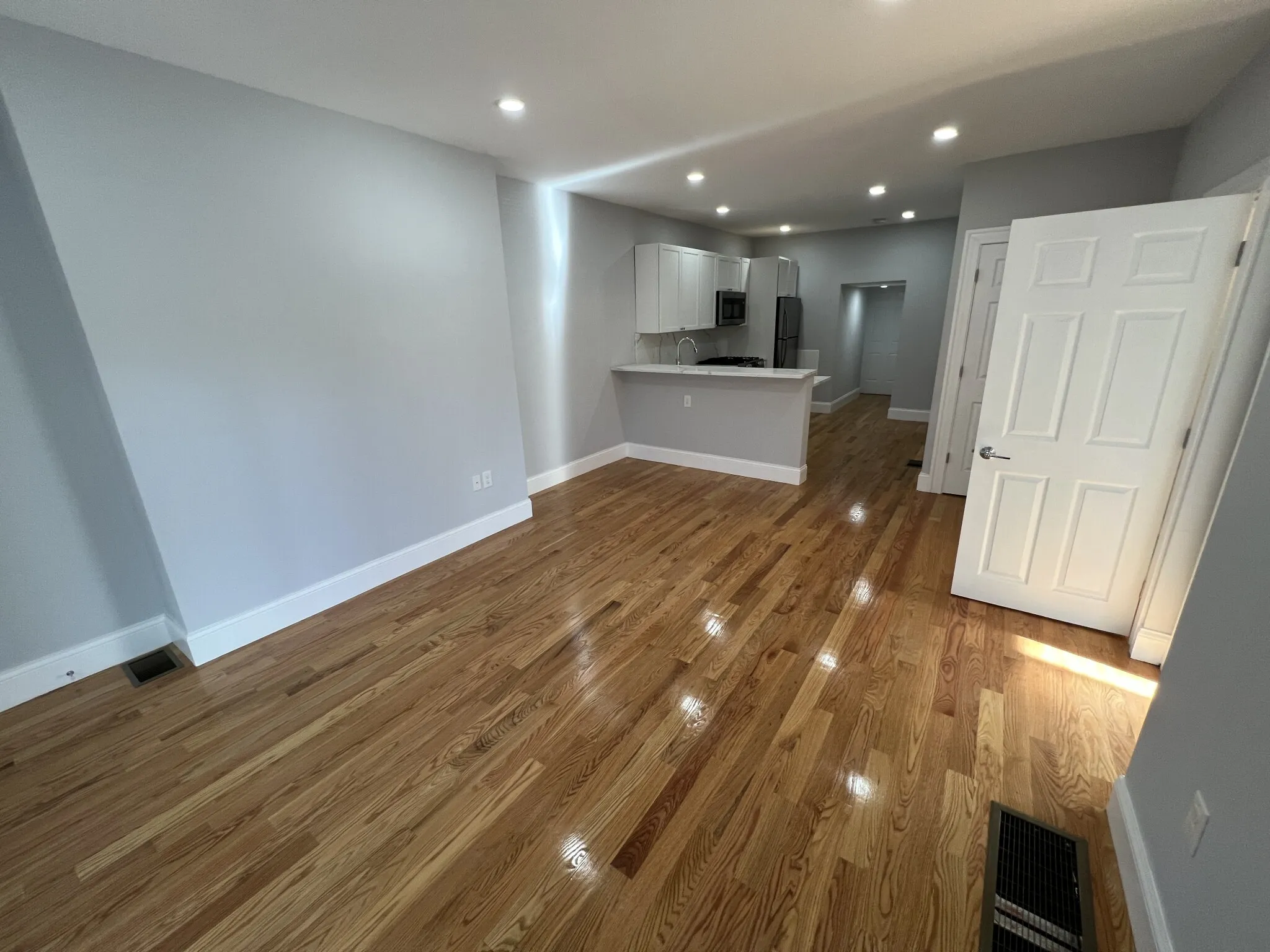 372 Oxford St, Ward Two