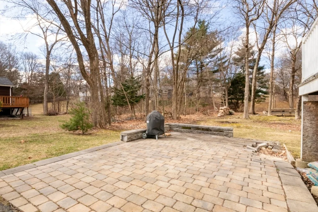 22 Livoli Rd, Framingham