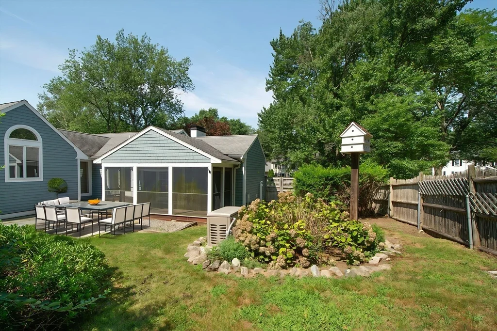 45 Old Pasture Rd, Cohasset