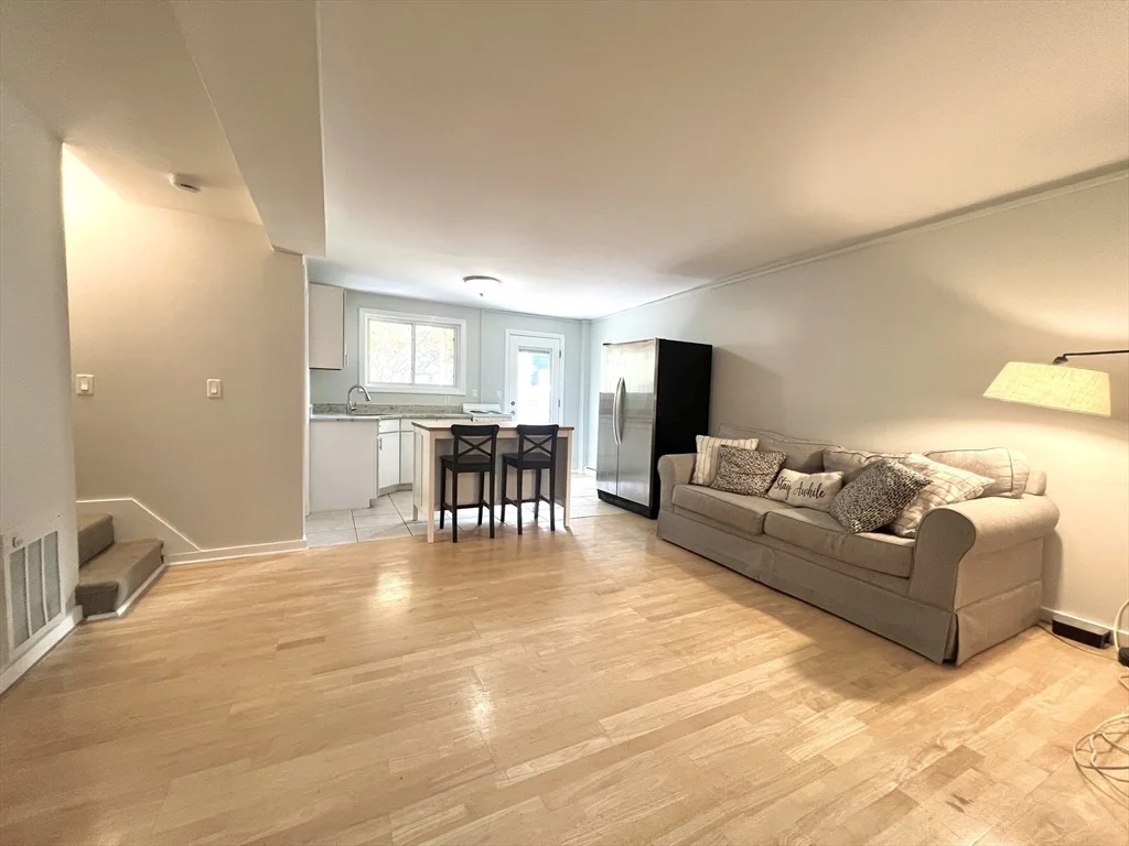 8 Wall St, Charlestown