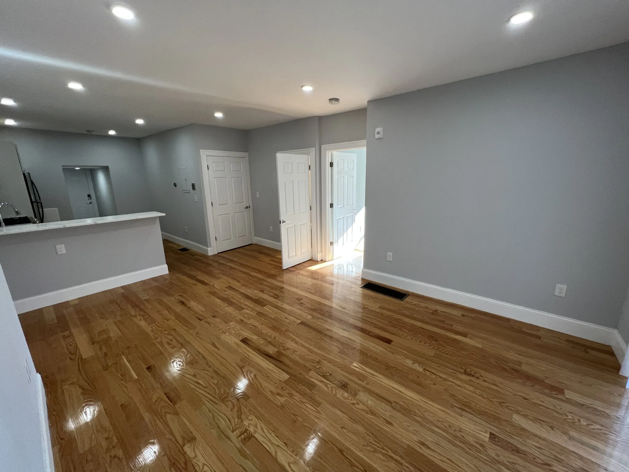 372 Oxford St, Ward Two