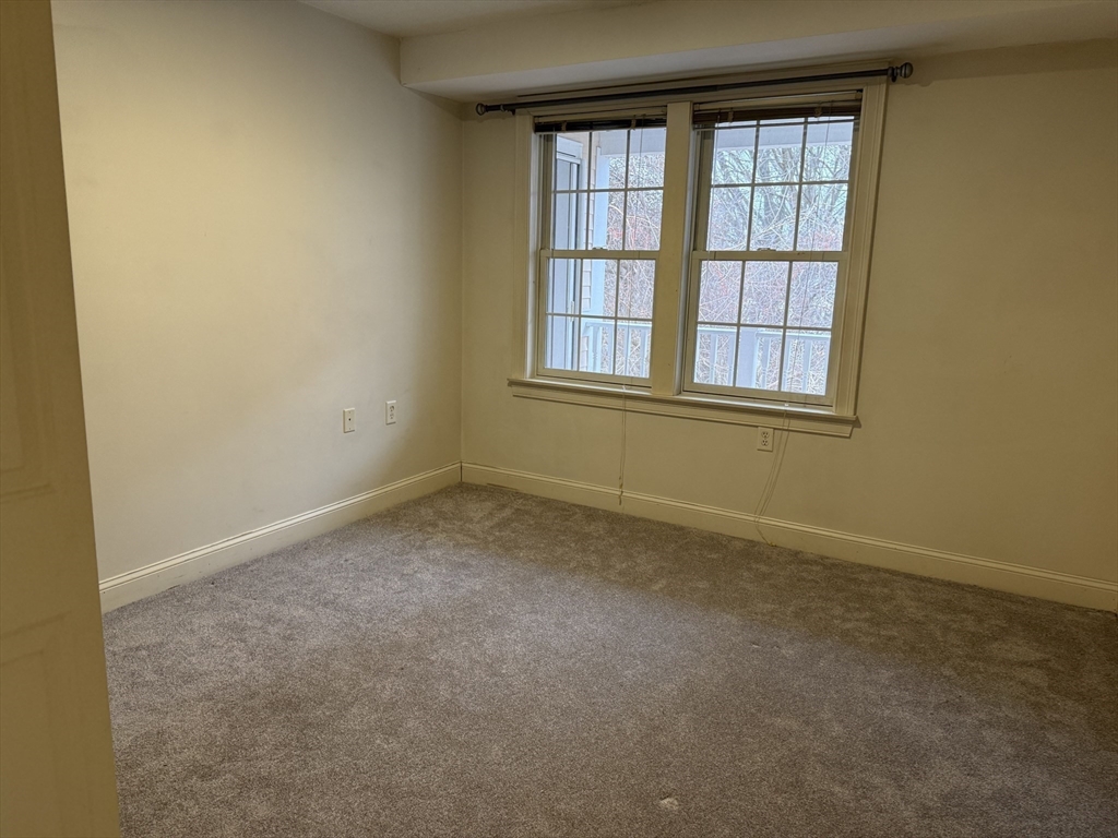 1 Millbrook Ln, Wakefield