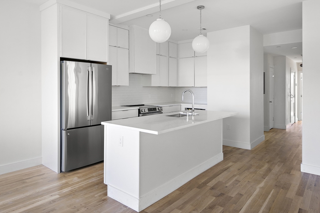 298 Maverick St, East Boston