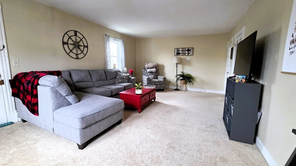 698 Church St, Whitinsville