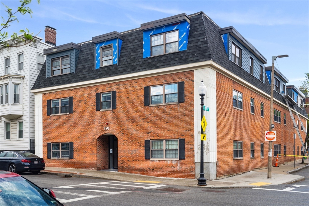 191 Bunker Hill St, Charlestown