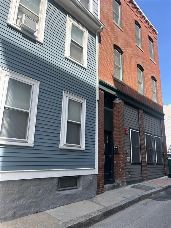 230 Silver St, South Boston