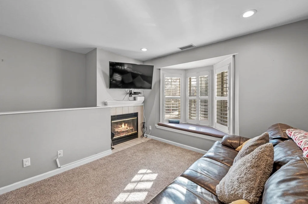 709 Gazebo Cir, Reading