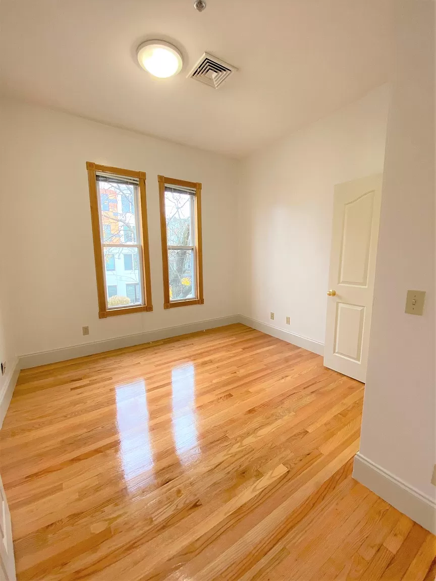 183 Columbia St, The Port