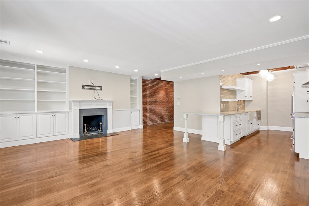 343 Commercial St, Waterfront